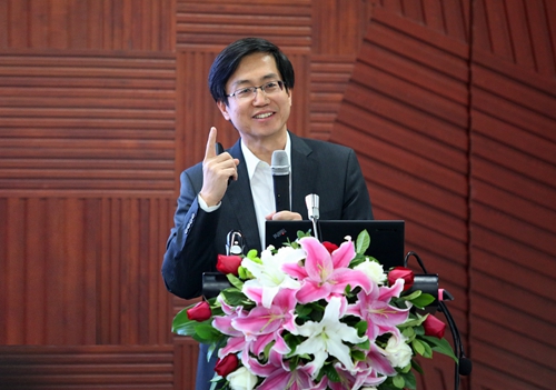微软亚洲研究院常务副院长马维英作报告.jpg